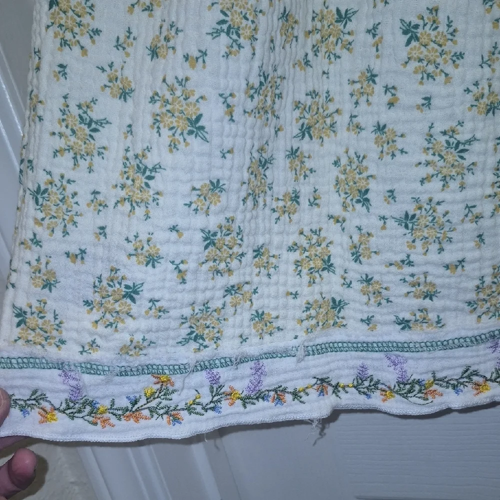 POL White Floral Embroidered Blouse - Picture 13 of 15